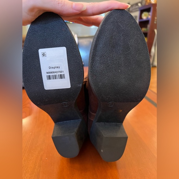 ๐ 2 For $15 (If Under 5 Lbs) Brown Heeled Booties - Picture 3 of 6